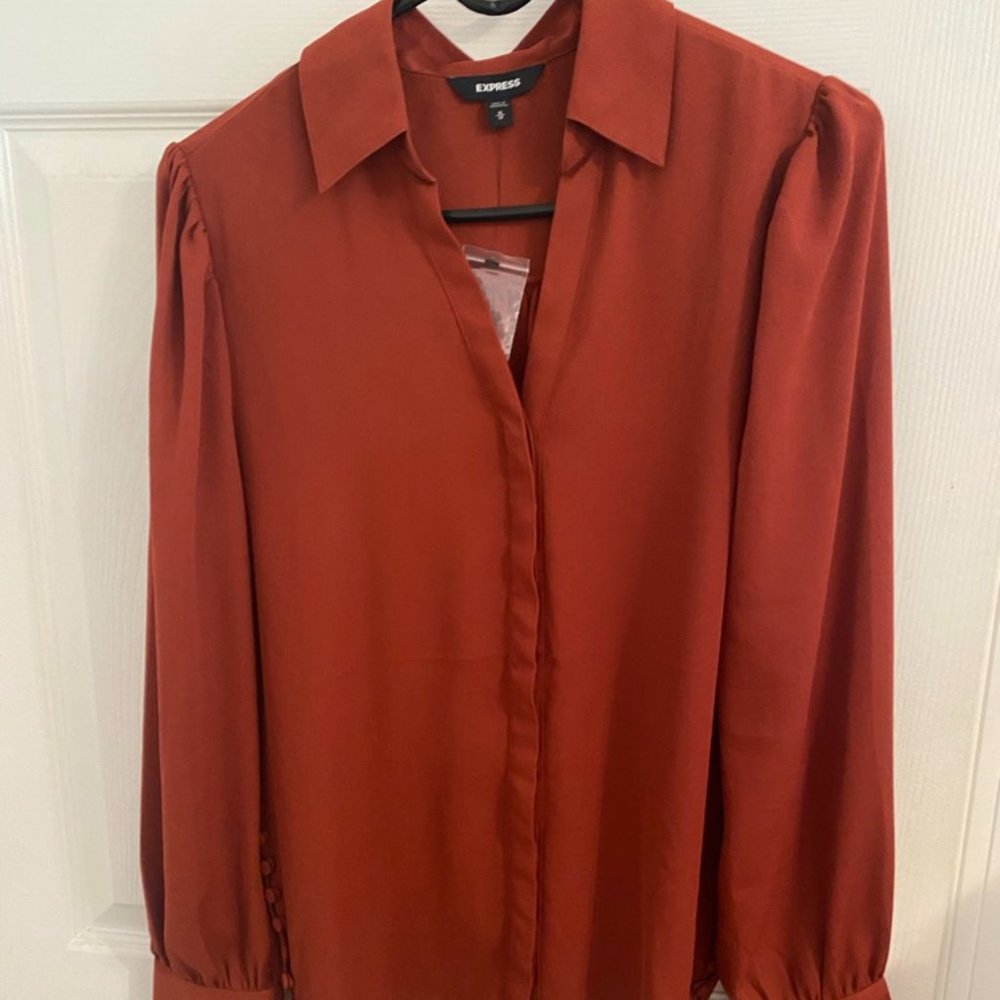 Express Medium Burnt Amber Hi-Lo Button Side Puff Sleeve Portofino Shirt